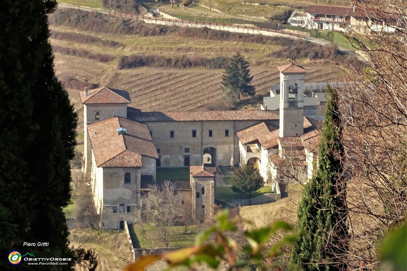 35 Zoom sul Monastero di Astino.JPG